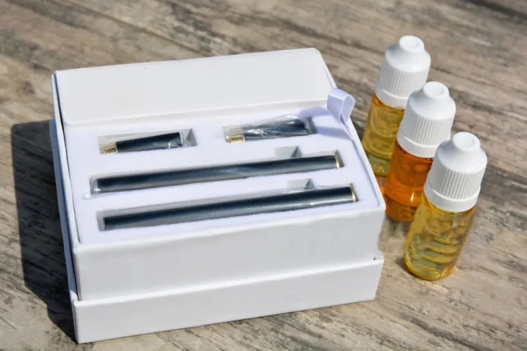 電子煙煙彈盒裝和電子煙煙油